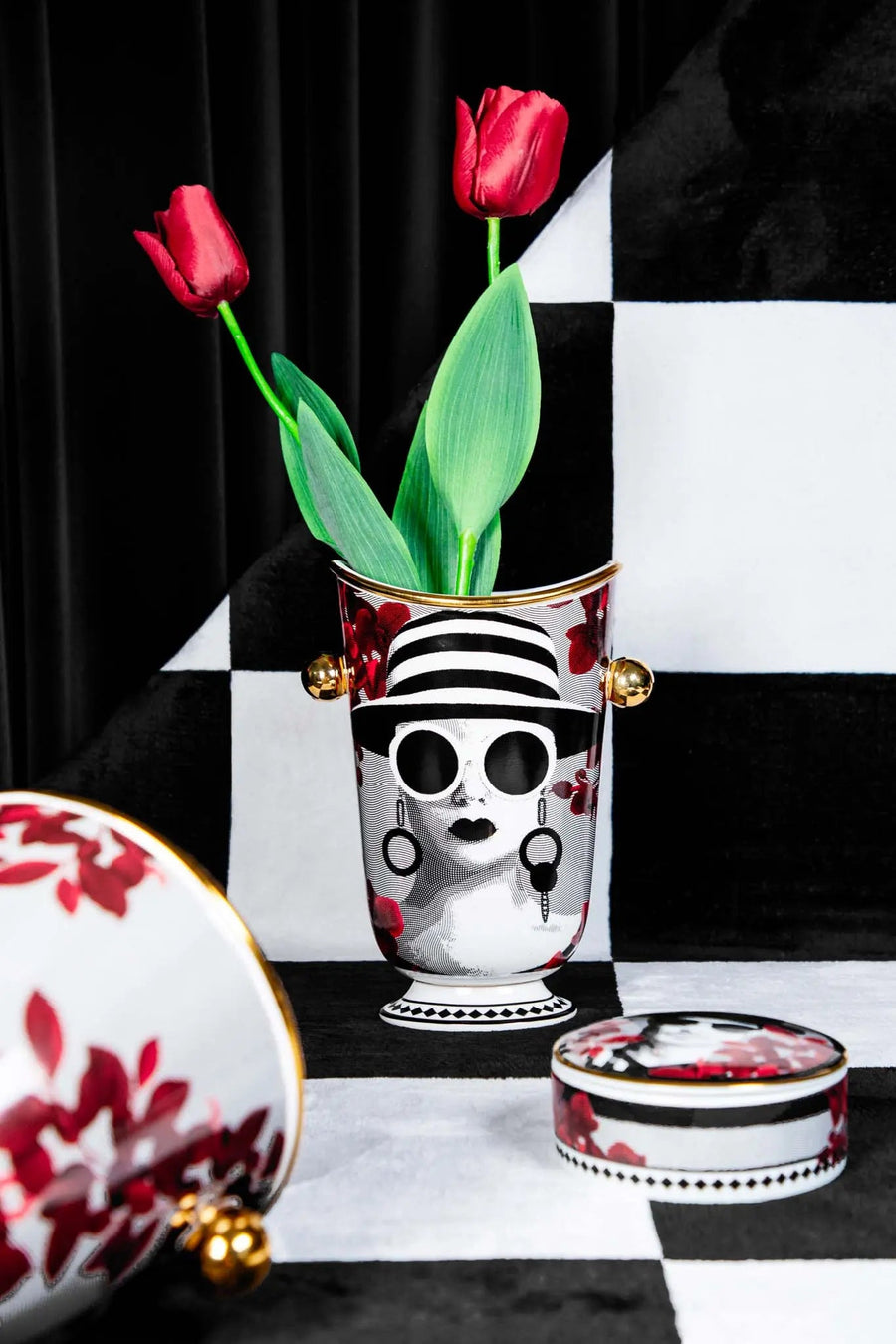 Vase With Sphere Handles Mrs. White - Amprio Milano